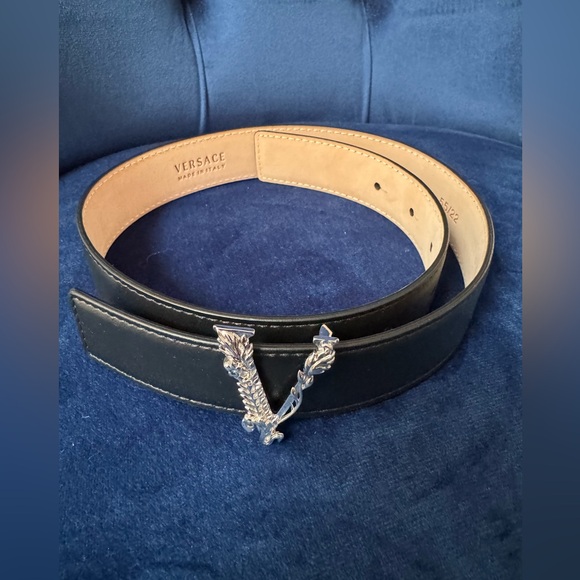 Versace Black Leather Belt-authentic . See pic for size - Picture 1 of 8